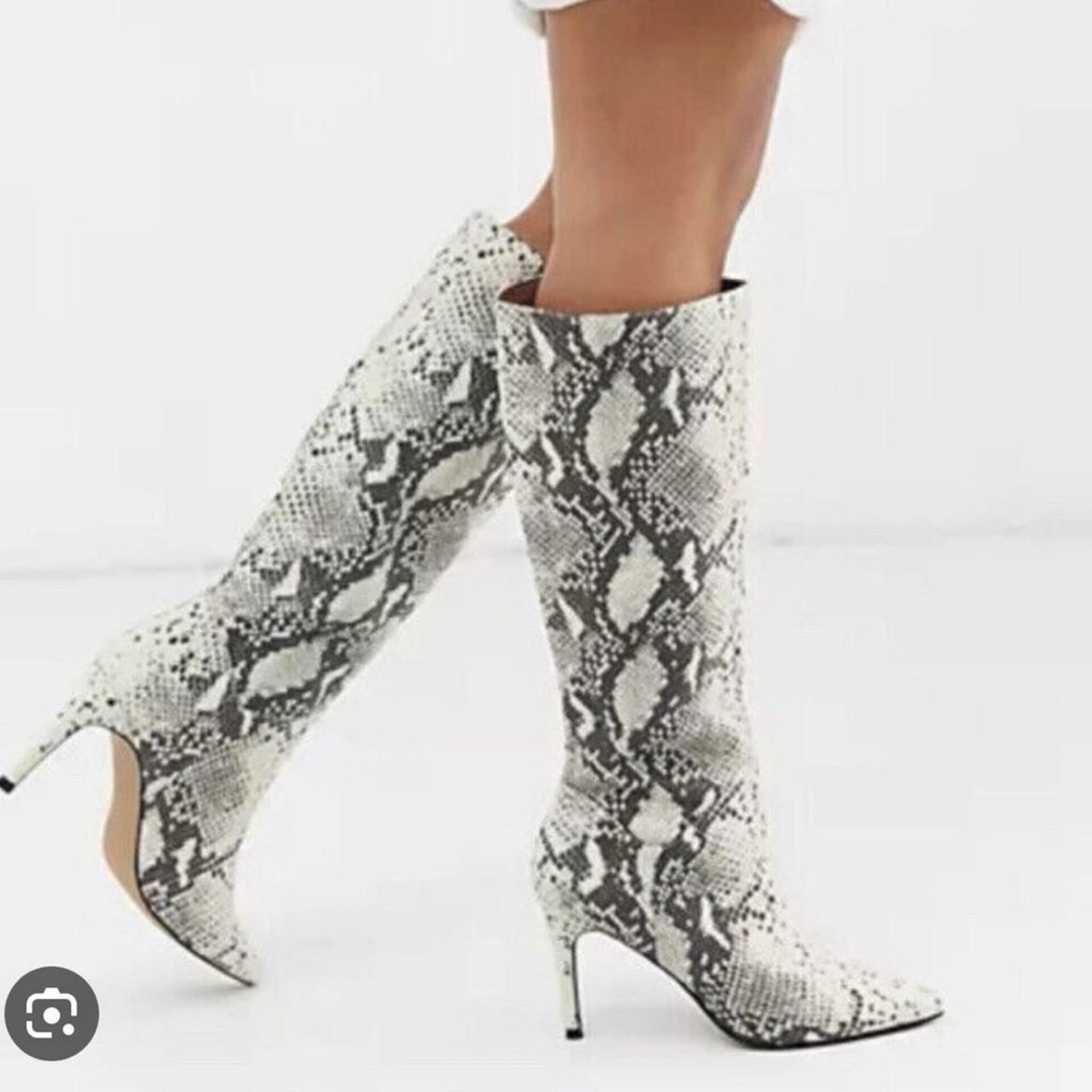 New Steve Madden sz 7 faux snake skin boots